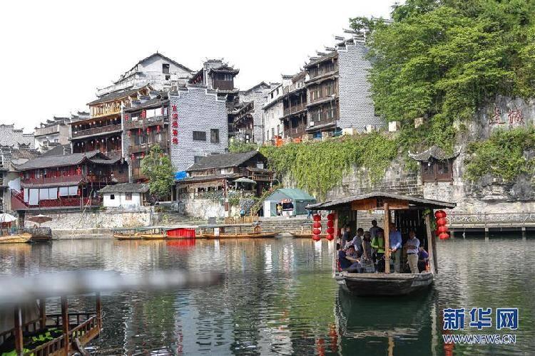 如在厂里打工因业务出门砸了人许要赔钱是__里出钱还定个人出钱